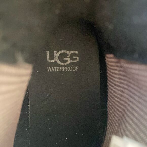 UGG Hillhurst II Chelsea Waterproof Boots Taupe Gray Suede Ankle Slip On Sz 8 - Picture 10 of 16